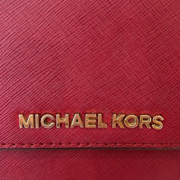 Genuine Michael Kors Phone Crossbody Handbag Multifunctional Small Red Gold Tone - Picture 2 of 8